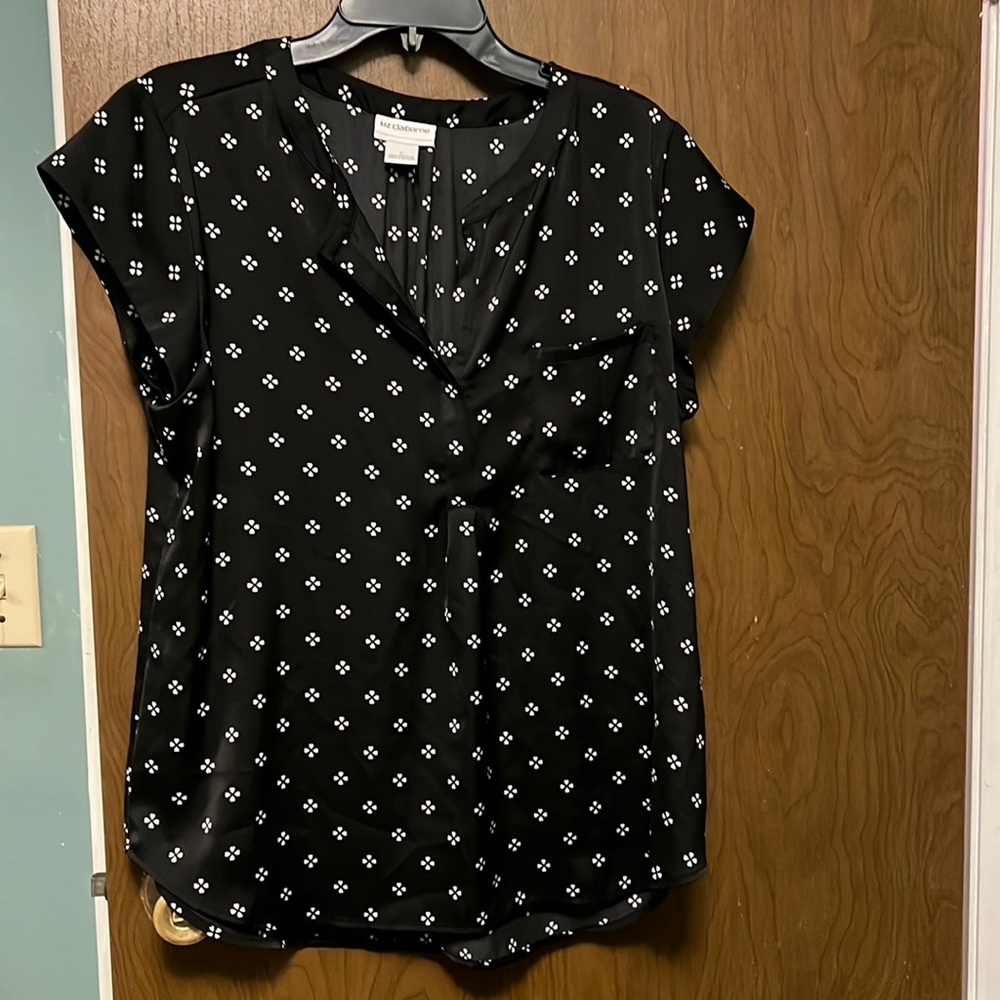 Liz Claiborne black and white short sleeved shirt size L